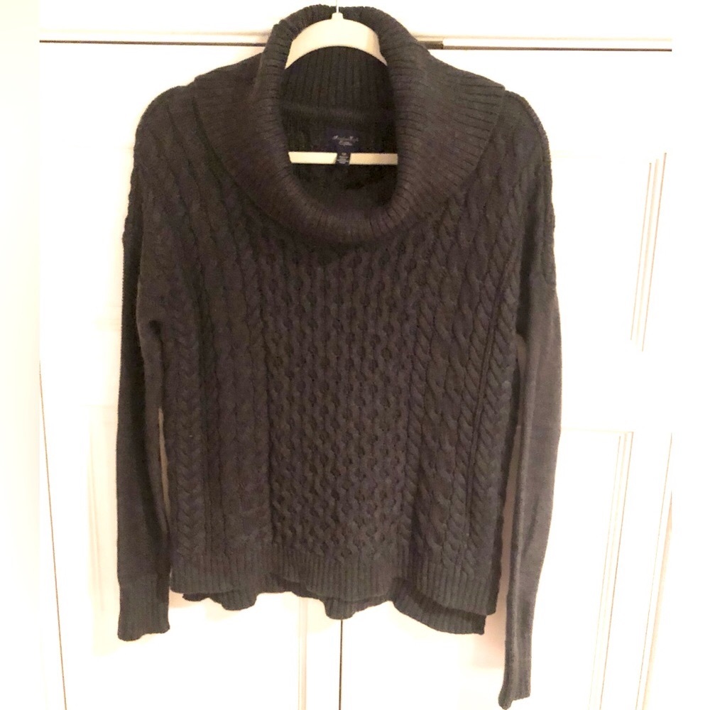 American Eagle Cowl Neck Size Small Sweater